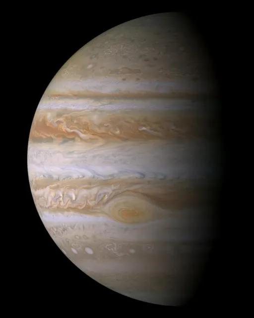 Júpiter con sus bandas de nubes y la Gran Mancha Roja, en un mosaico en color real de la sonda Cassini