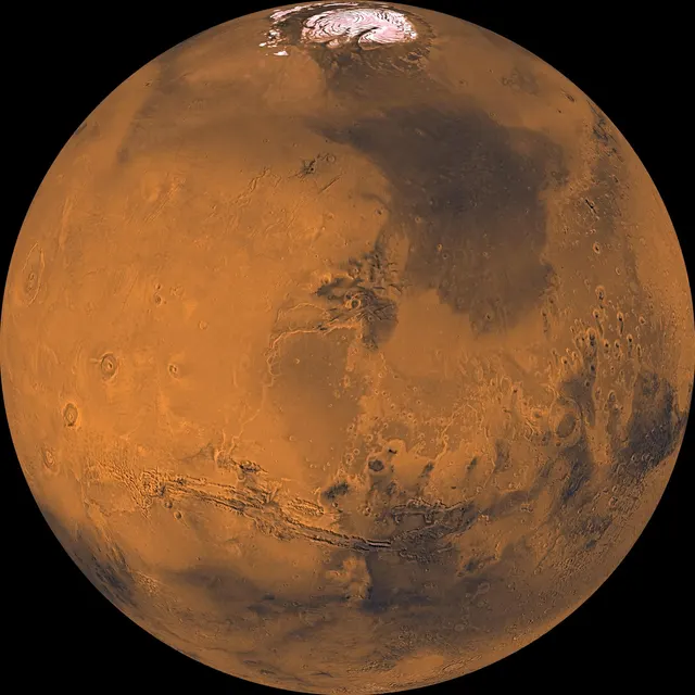Marte rojizo, con el gran cañón Valles Marineris cruzándolo, en un mosaico de las sondas Viking
