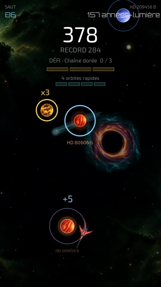 Un trou noir et une comète dans le ciel du fond, près d’une planète dorée